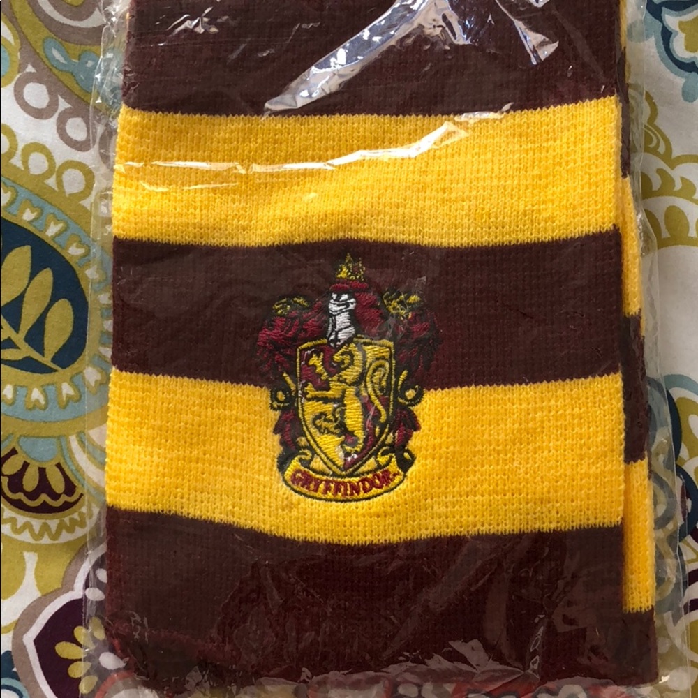 ⚡️🧣Harry Potter Gryffindor Scarf NWOT🧣⚡️